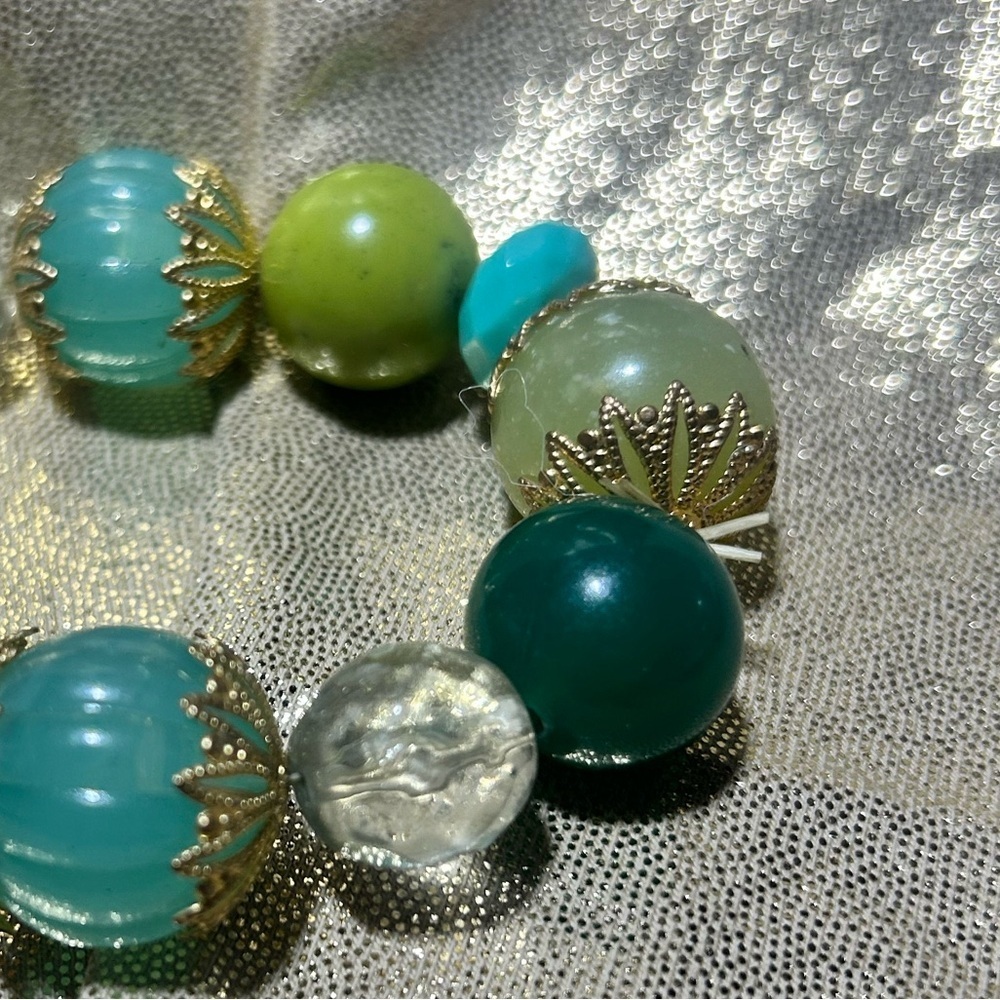 ❤️Vintage Chic Multicolor Beaded Bracelet with Gold Accents - Picture 4 of 4